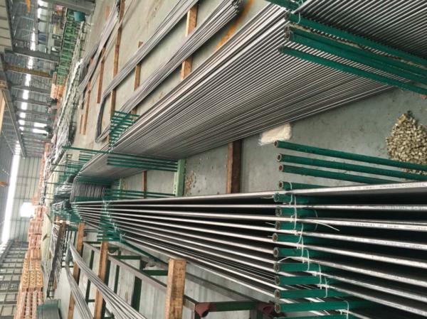 Heat Exchanger Tube ASTM A179 Seamless Carbon Steel U Bend Tube Black Painting Surface