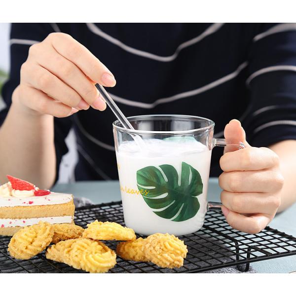 Высокий размер кофейной чашки боросиликатного стекла подгонянный красочный с ручкой