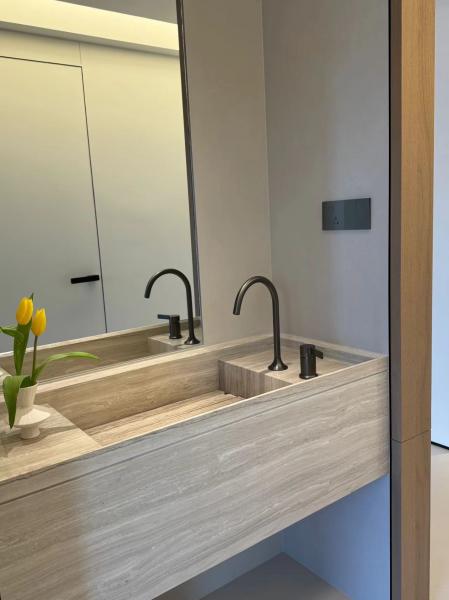 Serpeggiante Marble Bathroom Washbasin | Wood-Veined Stone Vanity
