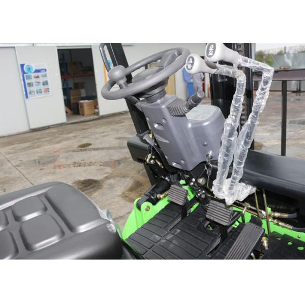 3 Ton Airport Ride-on Forklift With 2230MM Min Turning Radius 2500 kg Rated Capacity