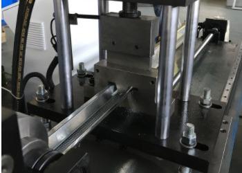 Rolo de baixo nível de ruído do Purlin da CZ do canal da ômega que forma a máquina