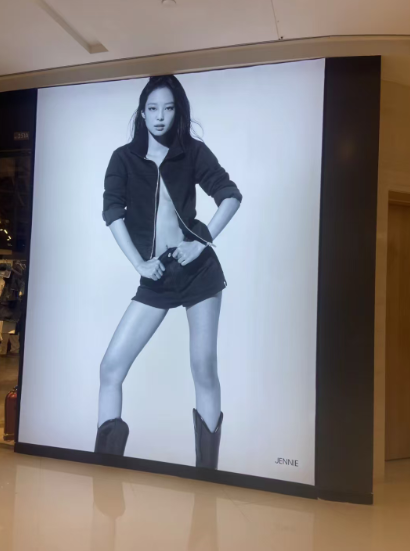 P2.976 Indoor Full Color Led Display Screen RGB 3IN1 For Advertising Billboard