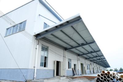 O aço de pouco peso da armação de aço da garagem do tratamento da pintura construção a construção verde