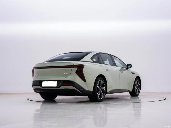 2024 Hongqi EH7 760 Pro Four-Wheel Drive Energy Vehicle with 4 Door 5 Seats Body Structure
