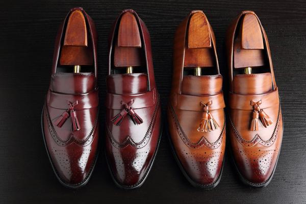 Round Toe Mens Leather Penny Loafers Tasseled Vamps Mens Brown Leather Shoes