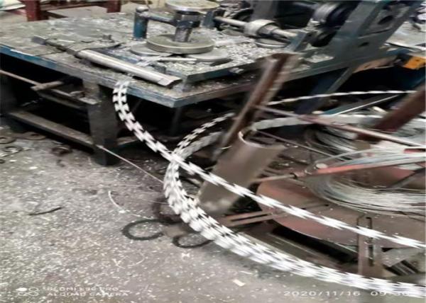 900mm BTO-22 Rapid Deployment Razor Wire Concertina Coils