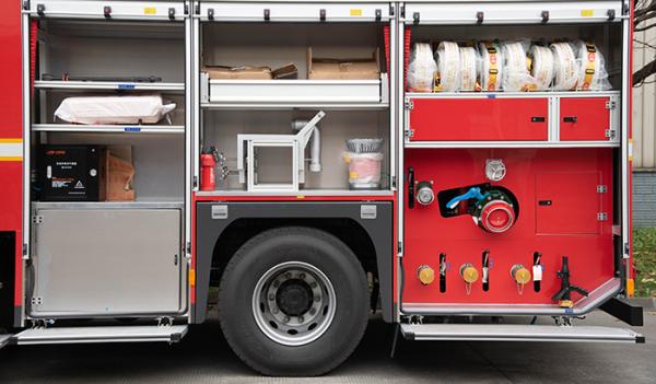 SCANIA 4T Tanque de espuma de água Caminhão de incêndio Bom preço