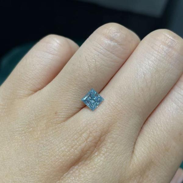 Свободная лаборатория сделала диамантами голубые диаманты принцесса Лаборатория Расти Диамант аттестовала свободный диамант