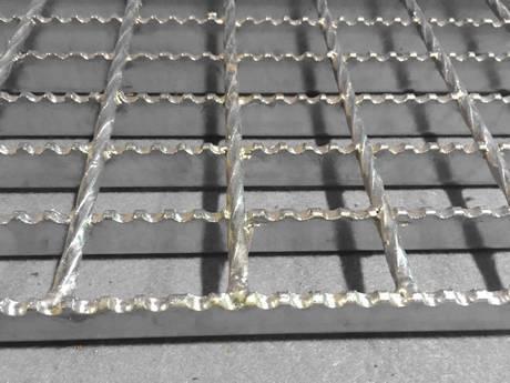 Heavy-Duty Galvanized Steel Driveway Grating Carbon Steel Bearing Bar Serrated Steel Grid Outdoor Building Metal Materials