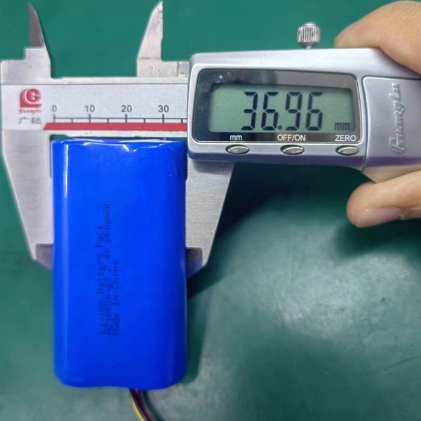 Factory 18650 Size 7.4V 2600mAh Capacity Li-ion Battery Pack with PCB Protection for Toys and Power Tools