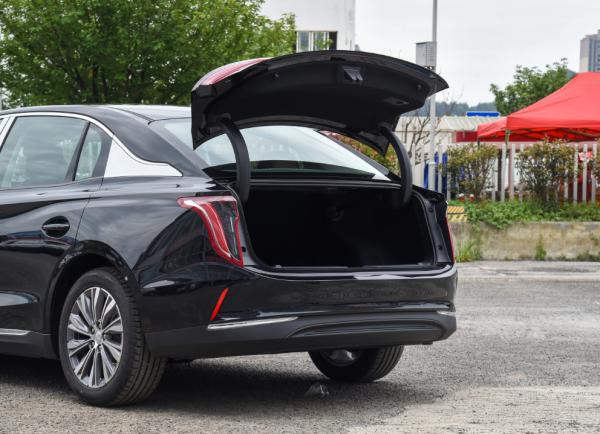 Hongqi Electric EV Car 140Kw 5 lugares Carro elétrico Velo dianteiro Tração preta