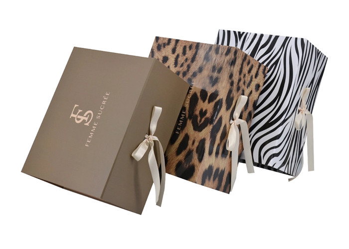 Картон CMYK 128gsm магнитное упаковывая Shoebox FSC для вина
