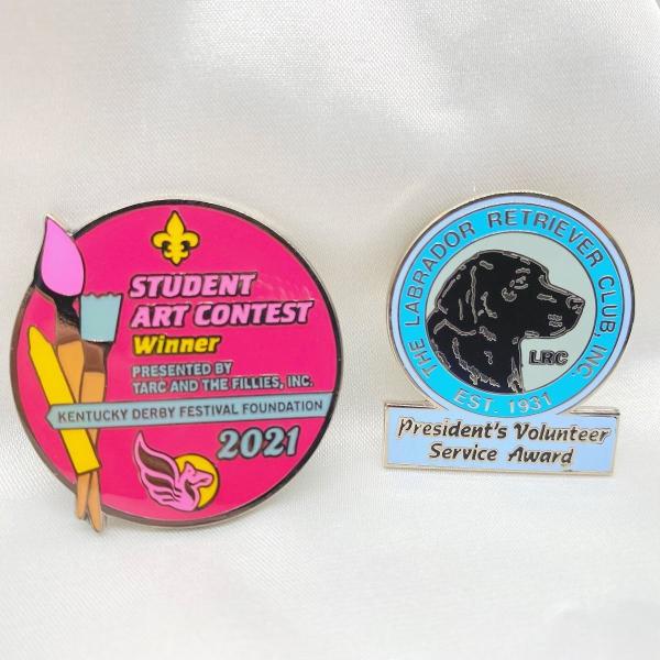 Ropa Colorida Pinos de lápiz personalizados de metal Día Nacional de Arabia Saudita Logotipo magnético Pinos insignia