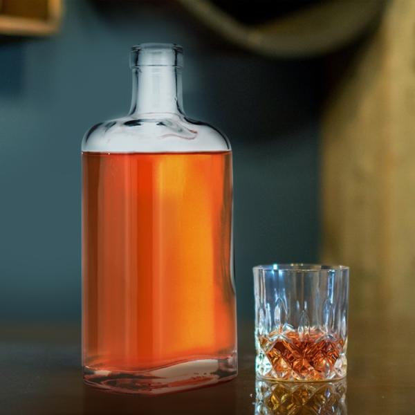 Custom Logo Engraved on Classic Design Glass Bottles for 700ml and 750ml Capacity