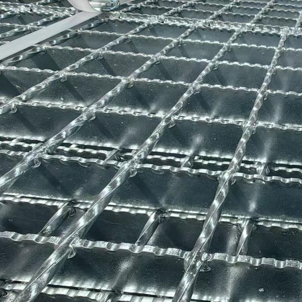 Untreated Surface Serrated Steel Grating Heavy Duty 50mm Bearing Bar Pitch