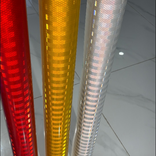 Пресс-линейка с призмами для отражающих пленок для маркировки видимости