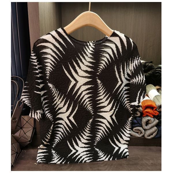 High-End Elegant Plus Size Casual Batwing Sleeve T-Shirt Printed Neck Irregular Design Light Luxury Summer Top Polyester Knitted