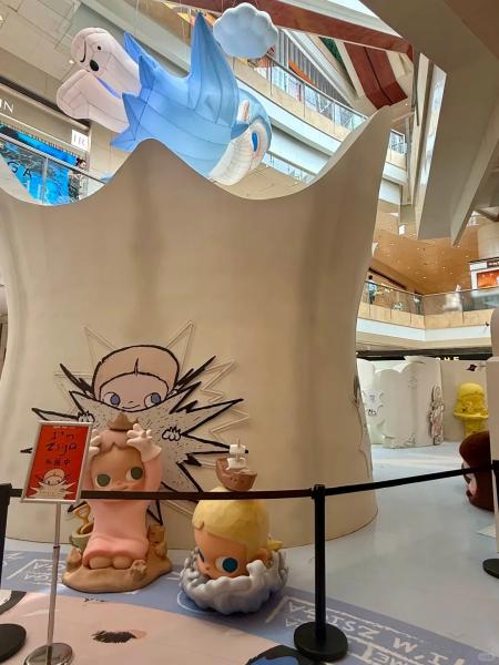 Customized Size Fiberglass Sculpture for Indoor & Outdoor Use with Matte or Glossy Finish