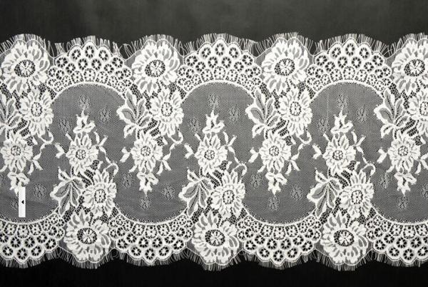 eyelash lace border/lace edged lace/black/white off lace