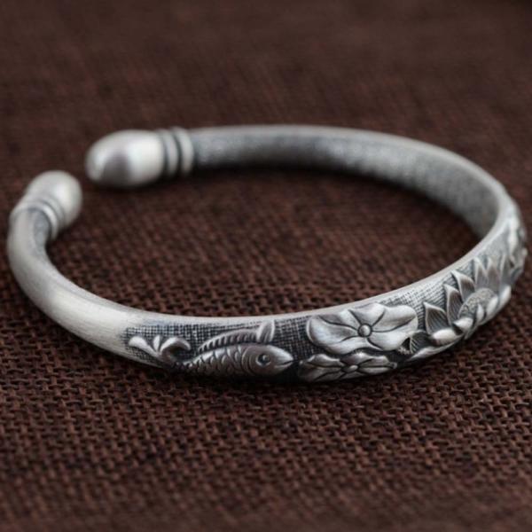 Women Engraved Water Lily Buddhist Sutras Sterling Silver Cuff Bracelet (XH056241)