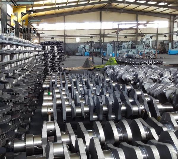 Le moteur est équipé d'un moteur de combustion électrique.