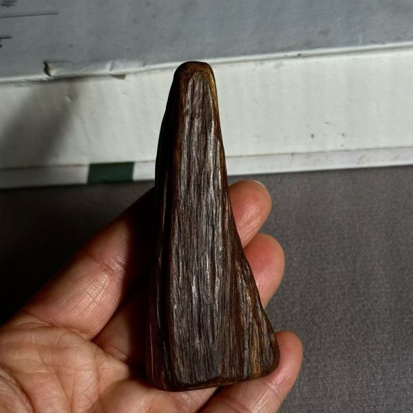 Natural OUD Agarwood wood pieces and extracts suitable for high end perfume manufacturing and aromatic product development
