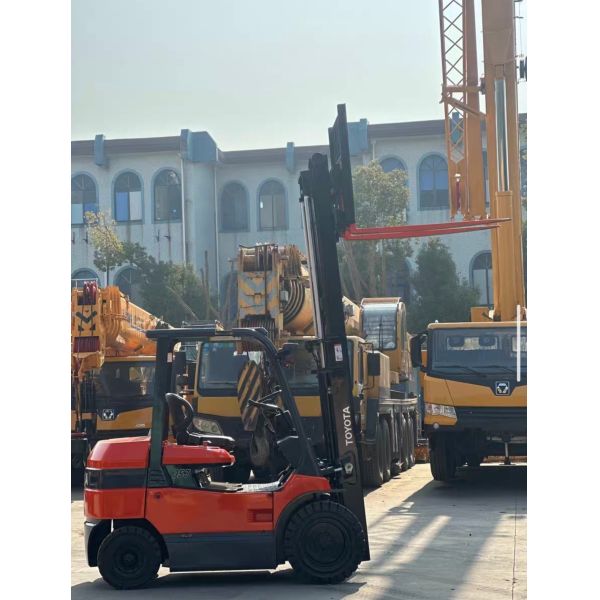 Used Toyota 3.5-Ton Electric Forklift in Vibrant Orange for Safe and Efficient Warehouse Handling