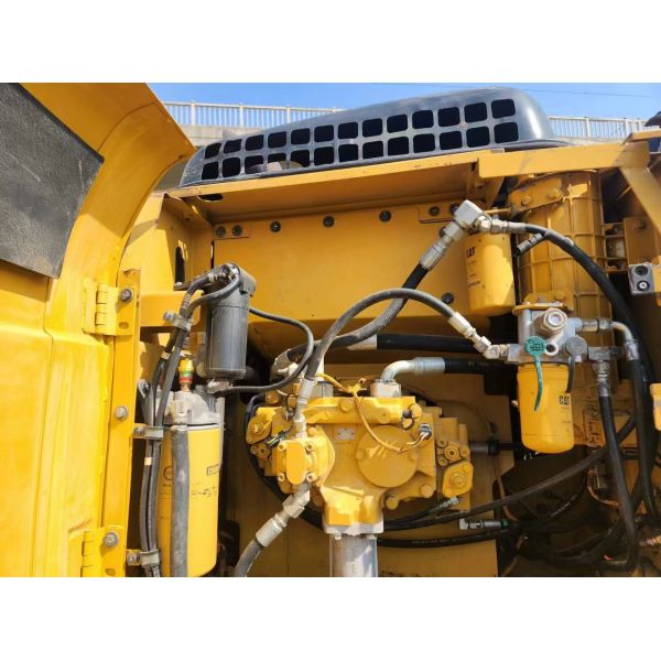 Used tracked Excavator Chinese brand 21.69T in excellent condition capacity 1m³ rated power 104kW for construction