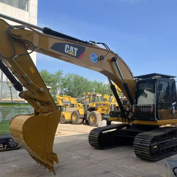 Excavatrice CAT330D2 d'occasion de 2023 à vendre : 30 tonnes, performances stables, économe en carburant et prête pour votre projet