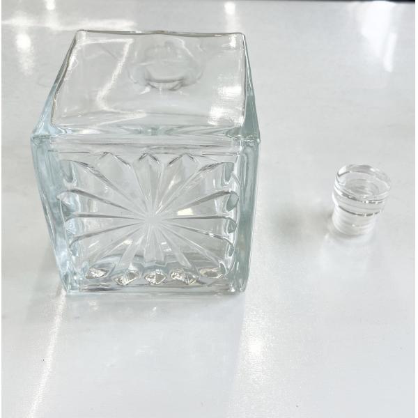Spray Cap 26oz Crystal Glass Whisky Decanter and Rock Glasses for Bourbon in Gift Box