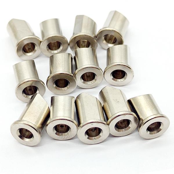 Inserts filetés à bride hexagonale nickelés usinés CNC sur mesure