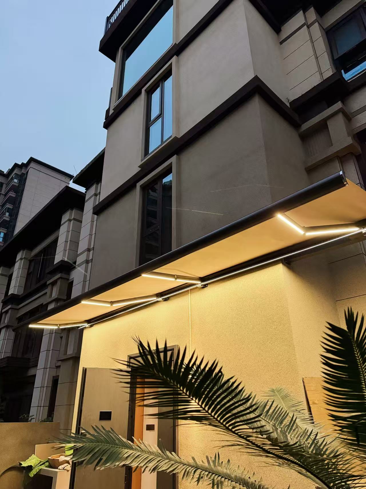 High-End Motorized Full Cassette Awning Premium Outdoor Retractable Balcony Cover with Remote Control