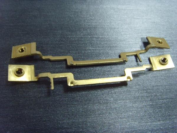 Metal Contact Shrapnel Automotive Stamping Dies One Row Cavity Coin Cell Holders