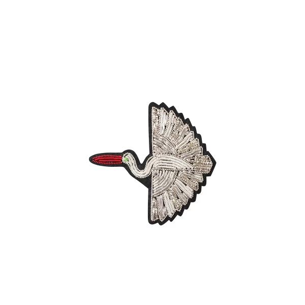 手織りしたシルククレーン ブローチ - 職人の宝石 活気のある糸 文化記念品