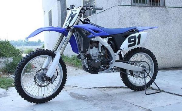 A bicicleta da sujeira refrigerar líquido 250cc Yamaha, 4 afaga a motocicleta da única trilha
