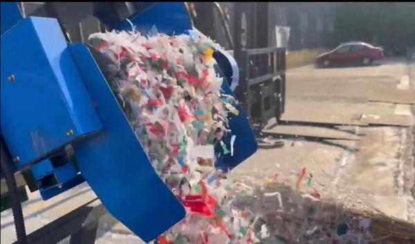 Máquina de trituração de sacos de tecido de alta eficiência com qualidade confiável.