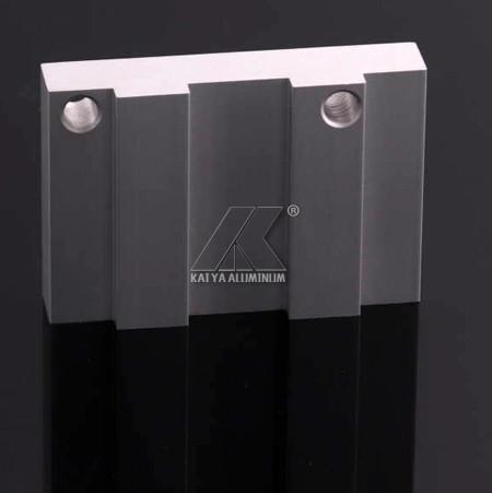 Silver Aluminium Slat Panels , Aluminum Extrusion Profiles Oxidation Resistance