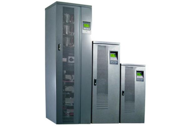 O anúncio publicitário da eficiência elevada levanta os sistemas, 20 - 80 KVA em linha levantam a fonte de alimentação
