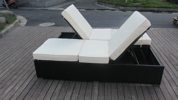 Hand-Woven Rattan Sun Lounger , Outdoor Garden Lounge Chair