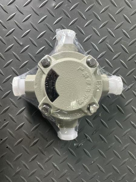 Electrostatic Spraying 4 1 Round Explosion Proof Junction Box ATEX IECEx Class I Div 1 II B II C IP66 Rated for Oil Gas Hazardous Locations