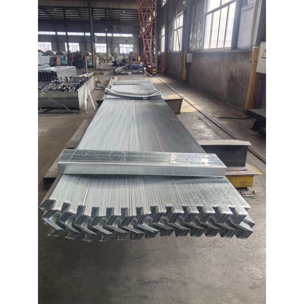 Hot Dipped Galvanized Metal Building Purlin with Customized Length and 195/235/355 Steel Type for Structural Support