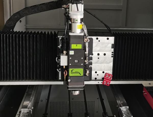 Máquina de corte a laser de fibras metálicas de 3 eixos de 7 mm Espessura de corte de 40 m/min