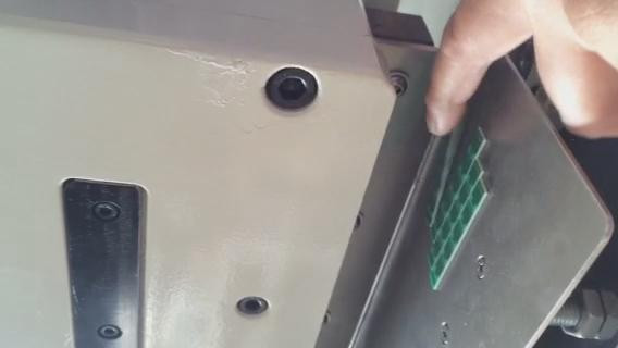 FR4 CEM PCB Depaneling Equipment Foot Pedal Activated Two Straight Knives Cutting Off