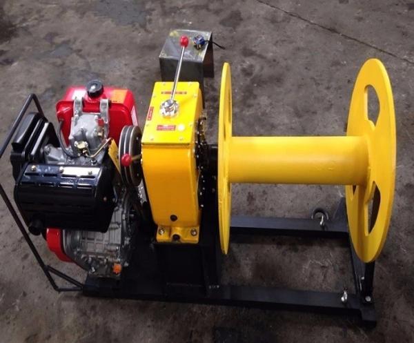 Gasoline / Diesel Engine Cable Winch Puller Take Up Winch Stringing Equipment 2 Ton