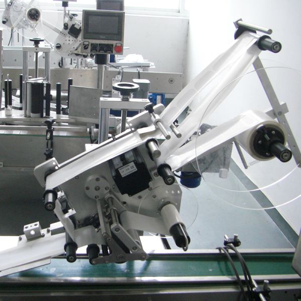 PLC Automatic Flat Label Applicator Machine Applicator For Box Bottle Cap Packaging Bag