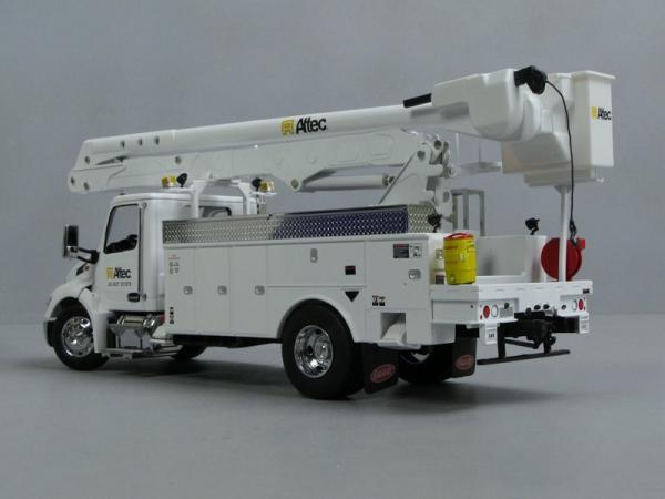 1/32 Peterbilt 536 With Altec AA55 Aerial Work Platform DM Model 71105