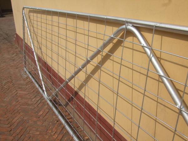 Heavy Duty Gate N Stay 12' (3600mm) 2.3mm wall thick - Mesh Farm Field Brisbane