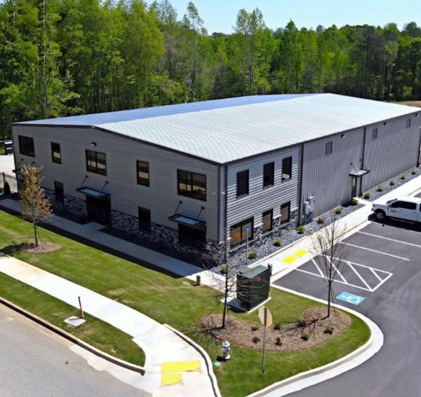 Fabricación de estructuras de acero para instalaciones del sector energético: Componentes modulares C Z Purlin
