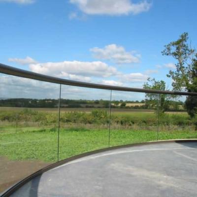 Balustrade en verre trempé sans couleur, sécurité en verre trempé Manche personnalisée