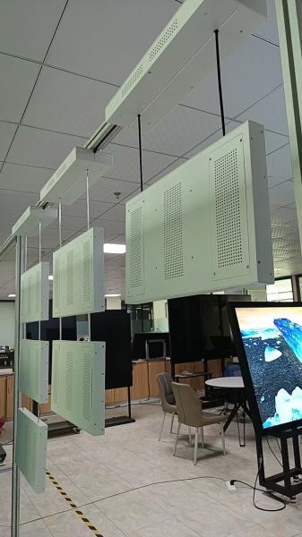21.5インチ 2000nits 産業用LCDディスプレイ（ウィンドウ面用）